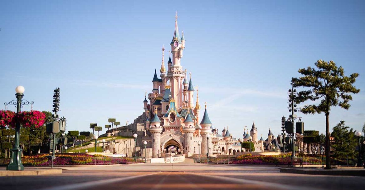 Enjoy the Magic of Disney World with Cheap Holiday Packages